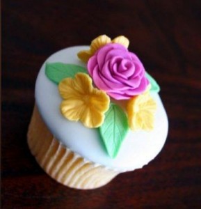 Fondant Flowers Cupcake