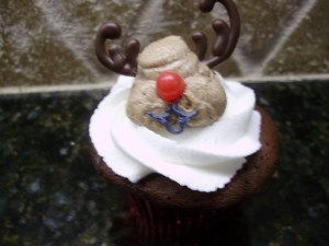 oulined reindeer mouth for reindeer cupcake