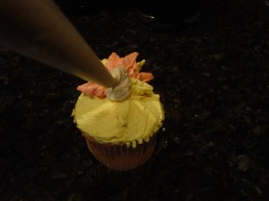 turkey cupcake body piped out of cake decorators icing