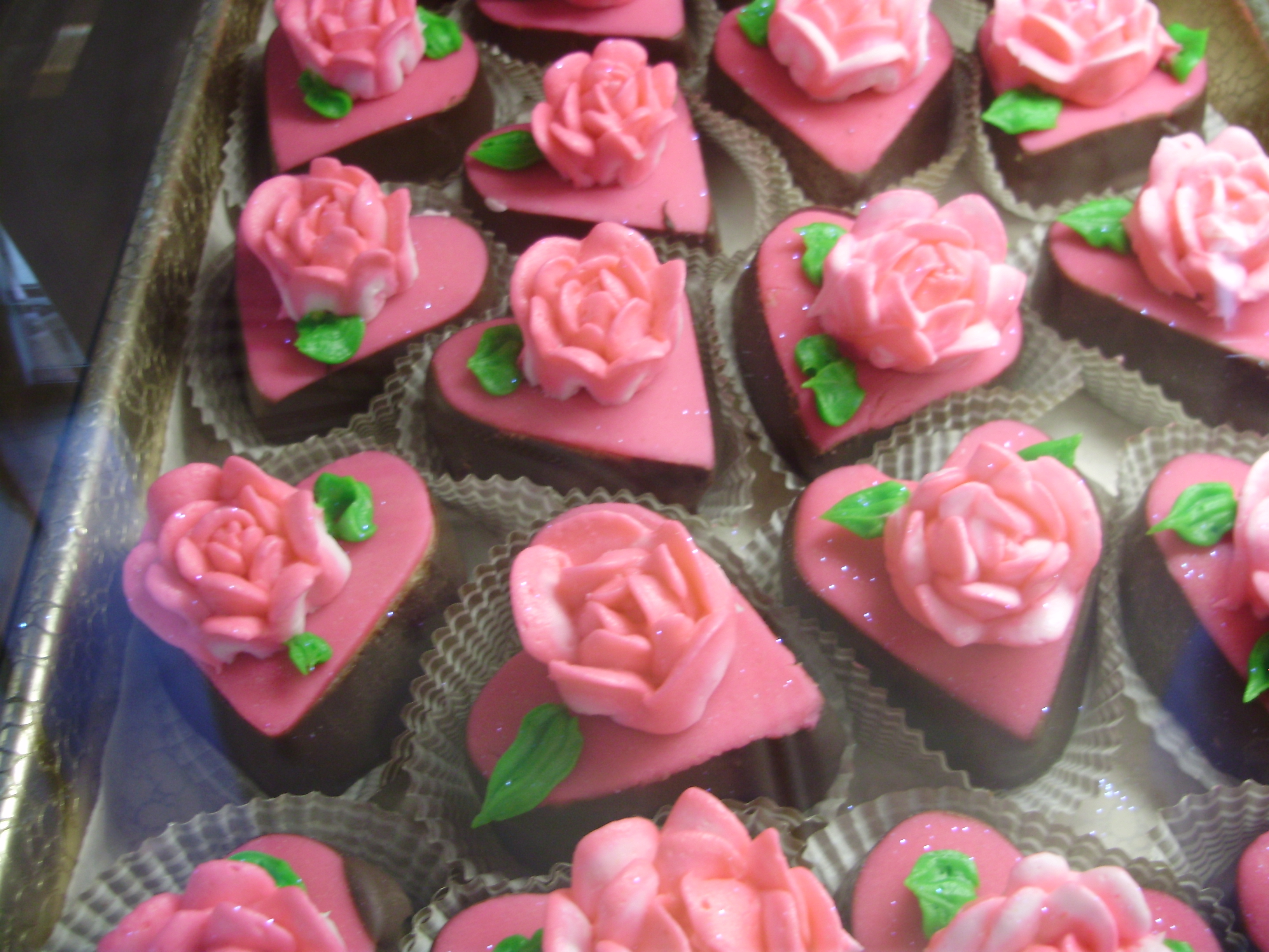 Heart shaped Petit fours with pink roses