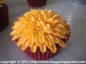 Chrysanthemum cupcake by TengSern Peh